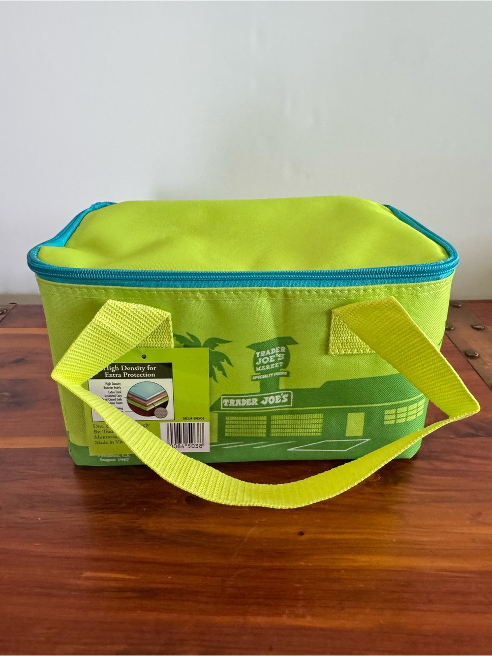 Trader Joe’s Mini Insulated Bag 1.5 gallon NWT  lime Blue